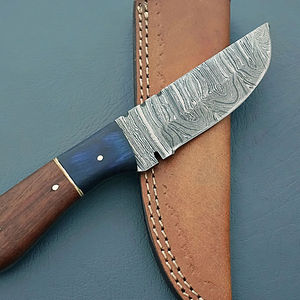 Cuchillo de Caza y Bowie de Hoja Fija Hecho a Mano con Borde Dentado de Acero Inoxidable y Mango de Madera de Olivo - Calidad Premium OEM - Product Image 5