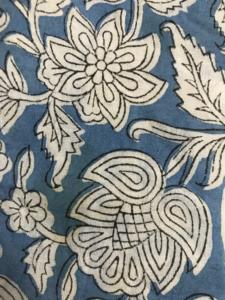 Tela de Algodón Estampada a Mano en Azul Índigo |   Textil Tradicional Indio con Diseño Floral de Vid - Product Image 5
