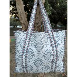 Bolsa de Mano Reversible Extra Grande de Algodón Acolchado, Ecológica, Resistente, con Motivo Blanco y Gris, para Compras, Fin de Semana - Product Image 1