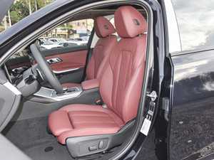 Berline automatique 2024 avec sièges en cuir, console centrale confortable, levier électronique et écran incurvé intégré - Product Image 4