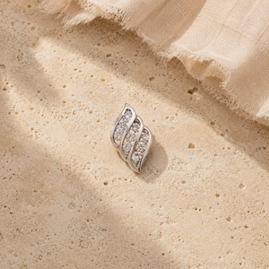 Colgante de Domo con Pavé de Diamantes, Rubíes y Esmeraldas Bañado en Rodio en Oro de 14k - Product Image 4