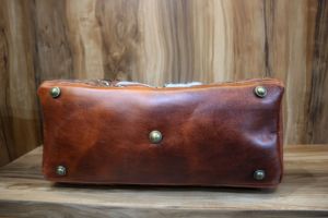 Vrais sacs polochons en cuir usiné aztèque de style vintage faits à la main motif occidental grands sacs de voyage en cuir véritable multi-usages - Product Image 4