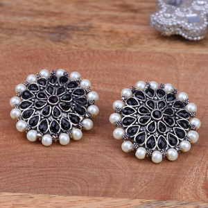 Design4 <b>Black</b> <b>Stud</b> <b>Earrings</b> Flower Pattern Bezel Setting for Wedding Made of Durable Zinc Alloy - Product Image 1