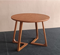 Chaise de salle à manger en bois élégante et minimaliste au design épuré pour la maison, l'hôtel, l'appartement et la villa