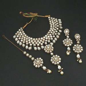 ชุดเครื่องประดับ kriaa kundan สร้อยคอชุบทองและ Tikka-1103660 Maang - Product Image 1