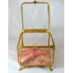 Caja de Almacenamiento de Joyería y Exhibición de Brochas de Maquillaje, Hecha a Mano con Metal y Vidrio, con Tamaño Personalizable y Diseño Moderno - Product Image 2