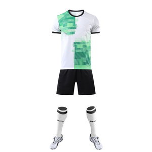 Uniformes de football de l'équipe en polyester à séchage rapide avec design et logo personnalisés, ensemble complet d'uniformes de football pour hommes et femmes - Product Image 2