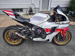 Used 2024 R1 - TCS - Three Power Modes - Four-cylinder Water-cooled Fuel Injection - Crosshead <b>Engine</b> For Sale - Product Image 5