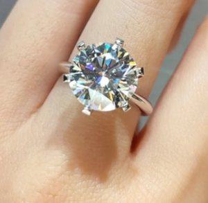 แหวนเงินแท้ 925 ประดับเพชรโมอิสซาไนต์ แหวนหมั้น ของขวัญสำหรับเธอ - Product Image 1