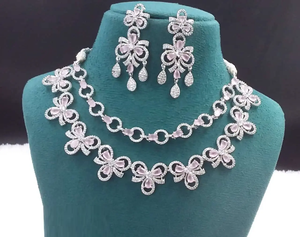 Conjunto de joyería Bloom AD de alta calidad con piedras CZ Ideal para Sangeet Mehndi y regalos de Festival disponibles a un precio asequible - Product Image 2