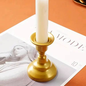 Bougeoir décoratif en métal pour table de chambre à coucher, lumière douce et ambiance romantique - Product Image 1