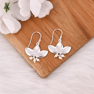 Bijoux en argent massif 925, boucles d'oreilles en argent sterling fin, grossiste en bijoux, boucles d'oreilles pendantes de créateur Lotus pour filles - Product Image 2