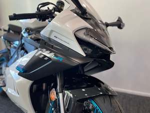 Prix réduit CFMotos 675SR-R 675SR-R 2025 Disponible pour l'expédition dans le monde entier - Product Image 2