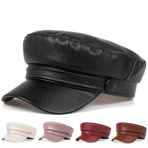 Casquette d'officier élégante en cuir Pu conçue sur mesure, couvre-chef de cérémonie élégant pour reconstitution de la tenue de parade vintage - Product Image 1