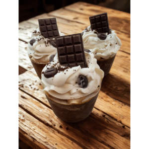 Savon artisanal Mocha Joe 100g au beurre de karité pour le soin de la peau, idée cadeau unique en forme de cupcake, parfum algues marines et lys, savon de bain et de toilette - Product Image 1