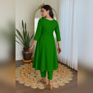Conjunto de Kurti de Diseño con Bordado en Tela Vichitra de Última Moda con Dupatta, Listo para Enviar, Colección de Moda Verano 2025 - Product Image 3