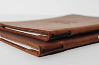 DIVRIS DRL-111 Porte-menu en cuir PU marron avec cordon de fermeture pour restaurants, hôtels, taille personnalisable, capacité multi-pages