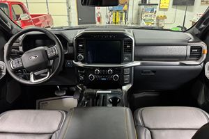 2023 F o r d F 150 Tre mor Super Crew AWD faible kilométrage voiture boîte de vitesses automatique direction à gauche gaz foncé/état électrique - Product Image 4