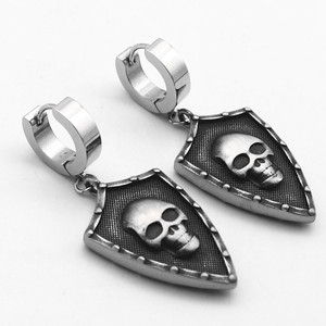 <span class=keywords><strong>Orecchini</strong></span> a Perno in Acciaio Inossidabile Stile Hip-Hop Gotico con <span class=keywords><strong>Teschio</strong></span>, Gioielli Punk Neri e Argento alla Moda per Uomo e Donna - Product Image 3