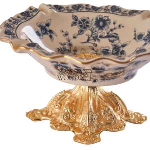 Cendrier de luxe en laiton doré avec un design en porcelaine florale style européen classique et base décorative ornée - Product Image 3