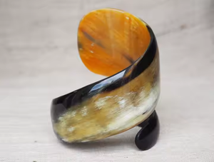 Brazalete de moda de cuerno Tamaño personalizable para fiestas y bodas de mujeres por artesanía de media luna - Product Image 4