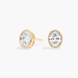 Boucles d'oreilles classiques à sertir avec diamants ovales de 0,75 carat, diamants de laboratoire en or massif 14 carats, pour mariage, fiançailles et soirées - Product Image 1
