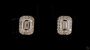 Boucles d'oreilles en diamant cultivé en laboratoire taille émeraude 2.25 ct or jaune 14 carats VVS EF Clarity bijoux fins durables pour femmes - Product Image 2