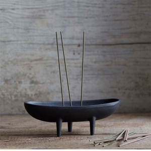 Brûleur porte-bâton d'encens noir à 3 trous en fonte - Product Image 1