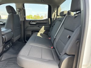 GMC Sierra 1500 Elevation 2023 Usada en Buen Estado, Motor V4 Turboalimentado de Gasolina de 2.7L, Tracción en las Cuatro Ruedas - Product Image 5