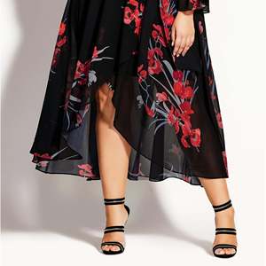 Abito lungo City Chic da donna Iris Love MAXI nero taglia 24W con vita impero, silhouette a trapezio e stampa floreale in chiffon - Product Image 3