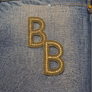 Parches de letras en forma de B con cuentas hechos a mano diseño personalizado color dorado venta a granel para ropa de lona personalizada tela - Product Image 4
