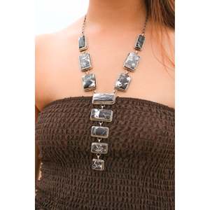 Collier Betty Lee en argent sterling et buffle blanc avec technologie d'incrustation élégante - Product Image 1