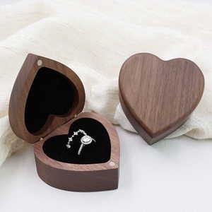 Caja de Anillos de Madera Maciza en Forma de Corazón, Caja de Anillos Personalizada para Parejas de Boda, <span class=keywords><strong>Regalo</strong></span> de <span class=keywords><strong>5</strong></span>.º <span class=keywords><strong>Aniversario</strong></span> - Product Image 4