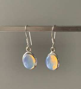 Boucles d'oreilles pendantes en argent sterling 925 léger et ovale avec quartz d'opalite de feu taillé à carreaux pour les fêtes de mariage - Product Image 1