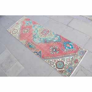 Alfombra Vintage de 1.9x5.9 pies, Alfombra Turca Abstracta de Lana Roja y Azul - Product Image 2