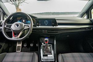 VOLKSWAGEN GTI S 2023 d'occasion, conduite à gauche/droite - Product Image 4