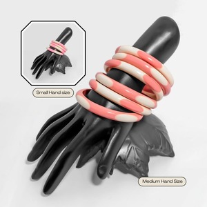 Bracelet minimaliste Dreamshow en acrylique épais plaqué or, bijoux de mariage écologiques pour femmes - Product Image 6