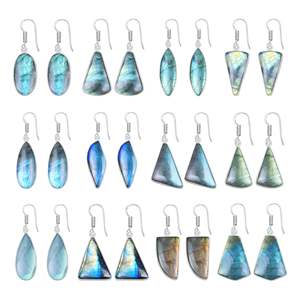 Pendientes de labradorita de formas surtidas en joyería al por mayor hecha con latón y recubierta con chapado en plata para un acabado refinado - Product Image 1
