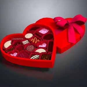 TH CBB-0279 Boîte cadeau rigide en forme de coeur personnalisée pour le chocolat avec options de conception personnalisée pour les occasions romantiques et festives - Product Image 1