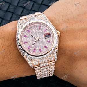 Nouveau lancement montre-bracelet en diamant Moissanite entièrement glacé en or rose avec cadran baguette rose accrocheur barre de bâton montre à date automatique - Product Image 2