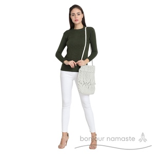 Borsa da donna elegante a tracolla Boho a tracolla Mini borsa intrecciata a mano con chiusura aperta Design sostenibile per la stagione primaverile - Product Image 1