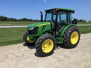 Tracteur à roues Johnn Deeere 5075E original et d'occasion avec chargeur frontal 110HP 4x4 Engrenage moteur en stock maintenant - Product Image 6