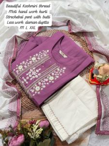 ผ้าไหมมัสลินชนิดใหม่ปักด้วยด้ายกางเกง kurti และ dupatta ช้อปปิ้งออนไลน์ในอัตราที่ต่ำที่สุด - Product Image 2