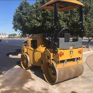 Rodillo estático usado de alto rendimiento con motor de alta potencia Tambor doble y bomba de componentes de núcleo Buen servicio posventa - Product Image 3