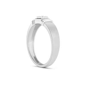 Bague sophistiquée à deux tons pour homme avec un design en grappe de diamants en forme de princesse pour un look classique et contemporain - Product Image 3