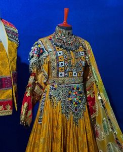 Robe vintage en mousseline de soie brodée à la main, édition couture nuptiale, style ethnique, manches longues, teintes vibrantes, style modeste - Product Image 3