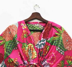 Robe caftan en coton pour femmes à fleurs Manches courtes Coupe ample Soirée Plage Tenue de soirée pour l'été Tissé et lavable - Product Image 2