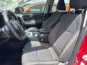 TOYOTA RAV4 LE FWD 2024 USADO, Volante a la Izquierda/Derecha - Product Image 2