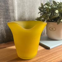 Ensemble de salle de bain de luxe quatre pièces en verre de Murano givré jaune, fabriqué en Italie, comprenant un gobelet, une bouteille, un porte-savon décoratif