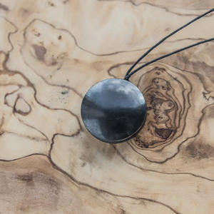 Colgante de shungita en forma de tableta de 1.4 pulgadas (35 mm) - Product Image 3
